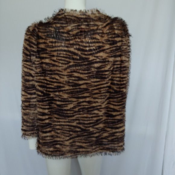 Vince Camuto XL - Picture 7 of 8